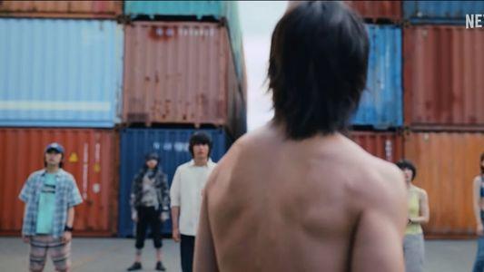 山下智久|《今际2》山下智久「真的全脱」画面曝光！山崎贤人、土屋太凤水中暧昧