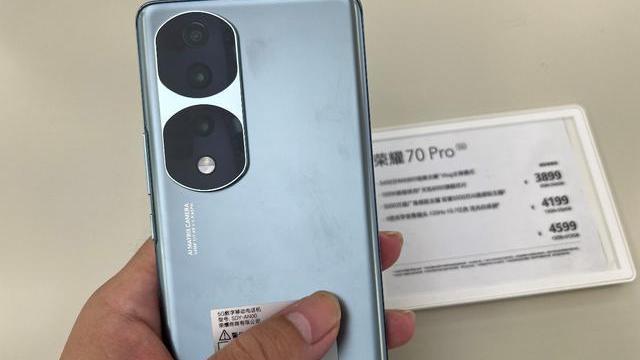 小米科技|天玑900+1亿像素+66W快充，256GB版跌至1763元，荣耀良心了