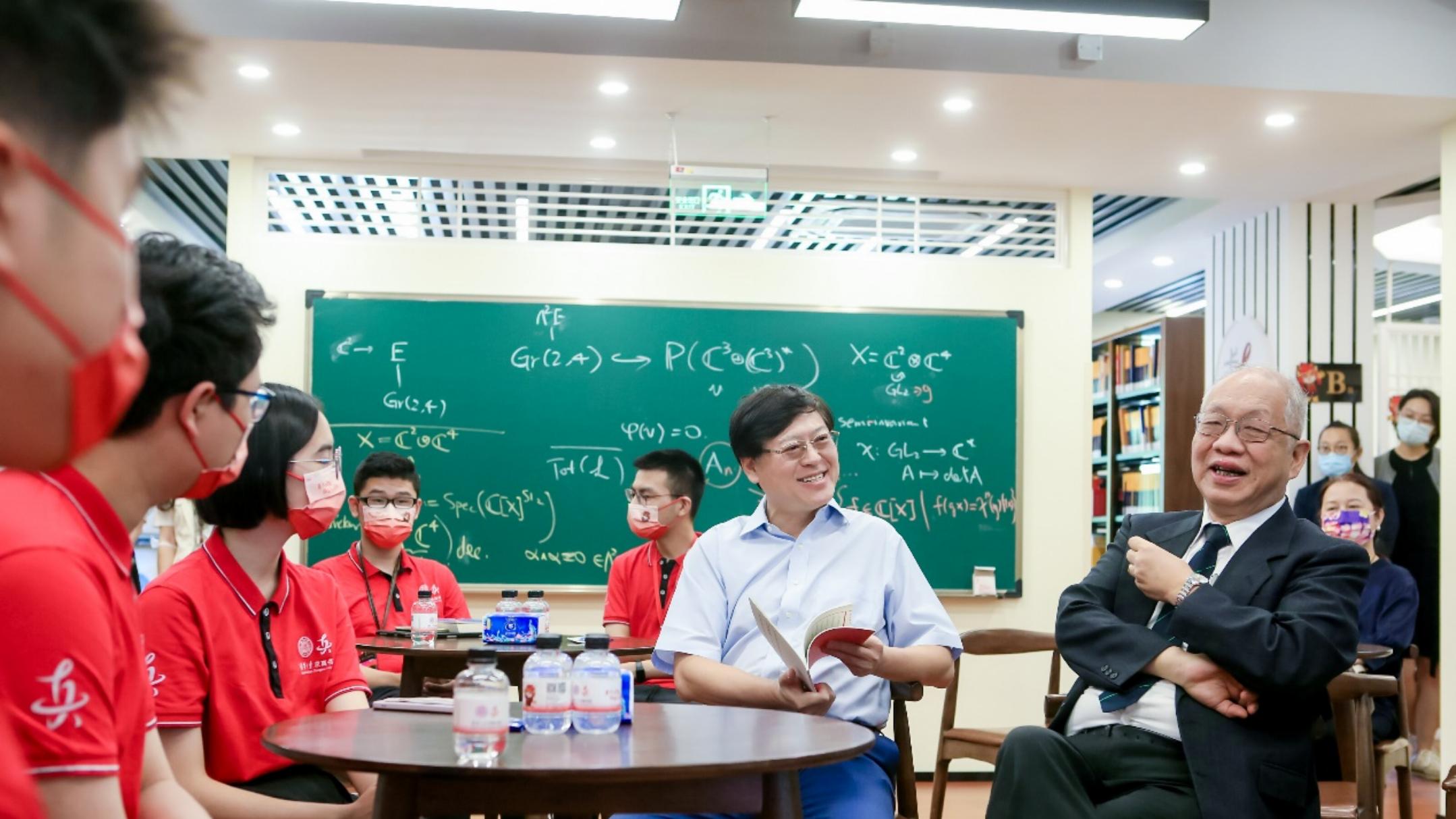 iPhone|联想与清华联手搞集成电路等科研，杨元庆还给求真书院捐了一笔钱