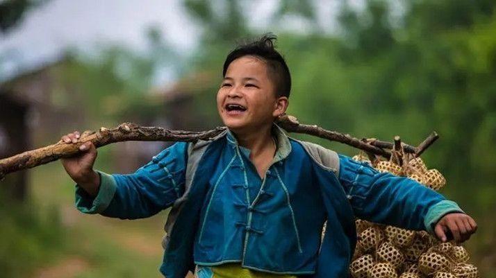 弹弓|抗日雷剧神操作，弹弓石头打鬼子，剧组一再坚称：不雷人