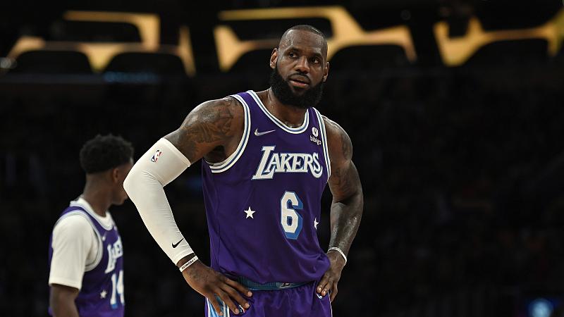 3年1.2亿，顶薪续约湖人！10年夺一冠，詹姆斯需要你的帮助