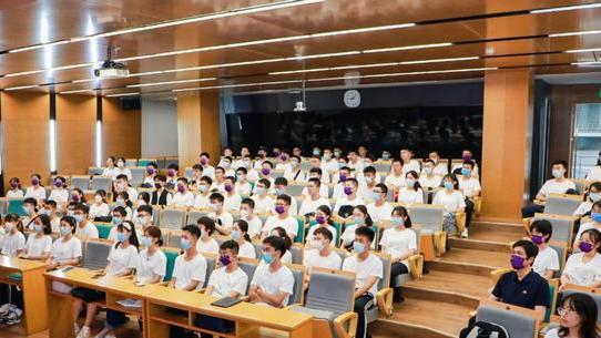 政审|毕业生迎来春天，公务员除招考，还可利用这几大途径进入