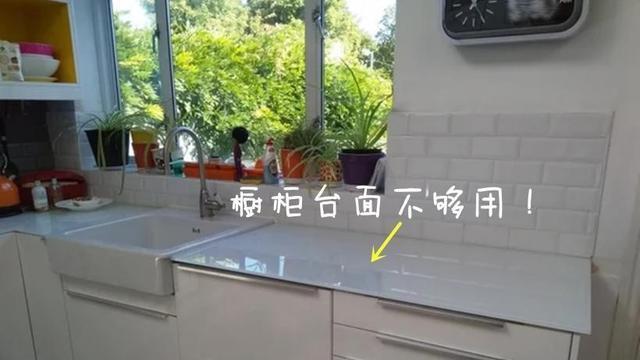 不吹不黑，这种折叠桌真的好用！展开就是橱柜台面，做饭不愁没地