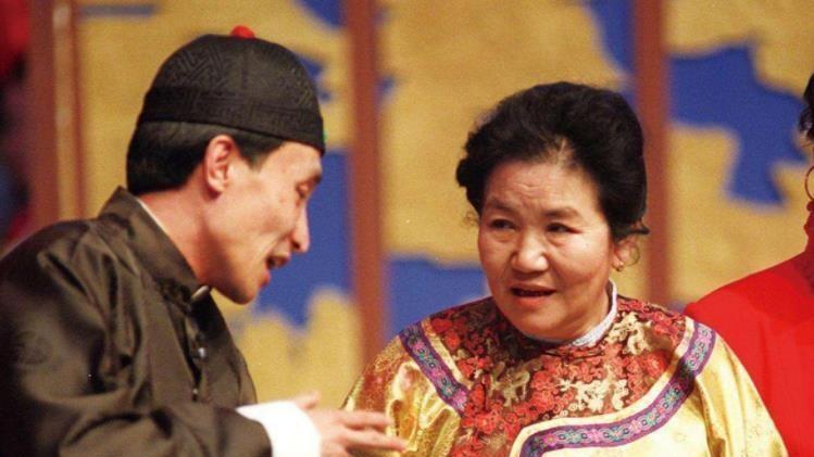 赵丽蓉|赵丽蓉的丈夫因病去世后，大姑子劝她: 你还年轻，嫁给我二弟吧！