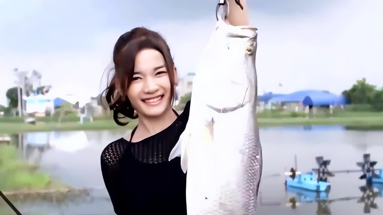 |自媒体上的美女钓手：明明可以靠颜值，却以钓技征服网友