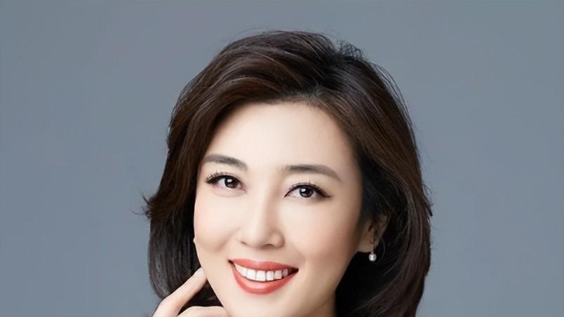 央视|女主播李红：扎根《海峡两岸》19年，为人低调却被造谣嫁入豪门