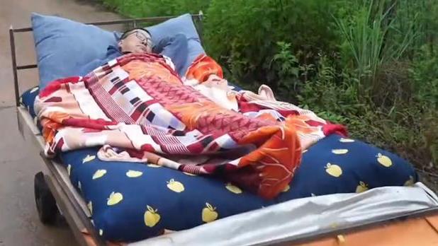 饵料|钓鱼界的发明家！云南一男子为实现钓鱼自由，独自设计打造床车