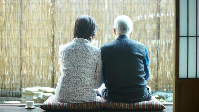 女子被养父凌辱霸占，男友灭门泄愤，被抓时大喊：我杀人与她无关