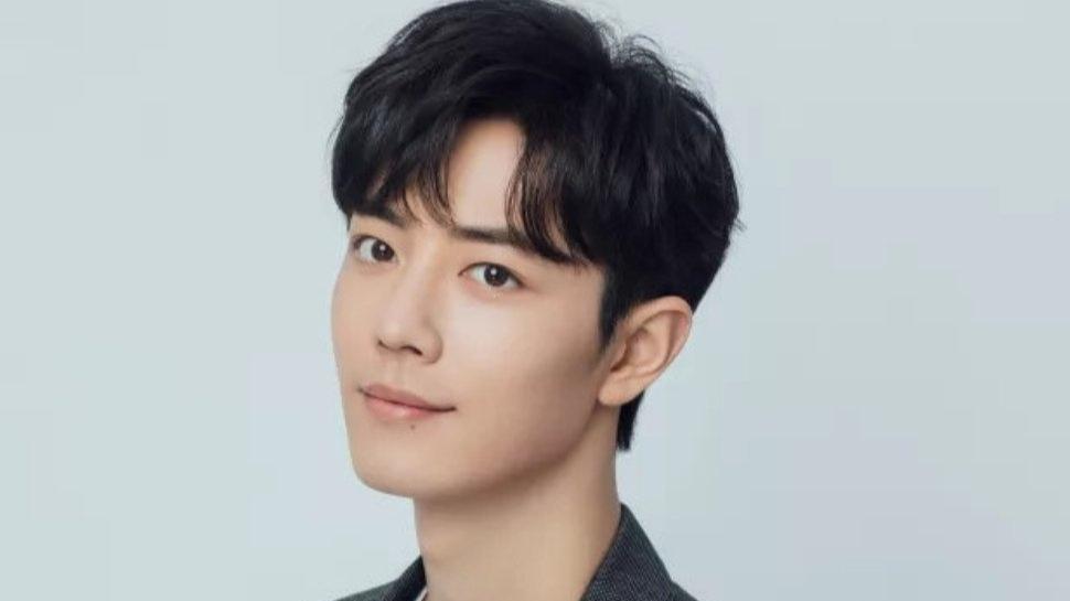 肖战|肖战吃火锅路透视频曝光，不雅动作引发质疑，粉丝争相移交剧组