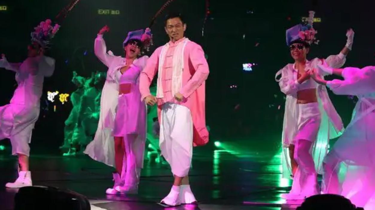 刘德华|放弃3000万年薪，一生只为一人伴舞，赖文慧为刘德华付出了多少？