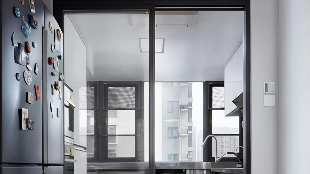 厨房推拉门，选吊轨还是地轨好？我换了3扇门，讲讲使用体验！