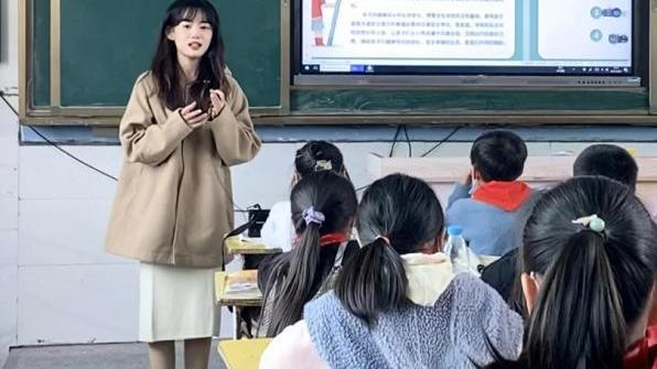 考研|教师因“穿的太好”，被家长发现后举报，得知真相后，家长很羞愧