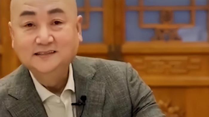 迟重瑞|69岁迟重瑞直播卖佛珠，一条5W只卖4800，直言有明星出500W没卖