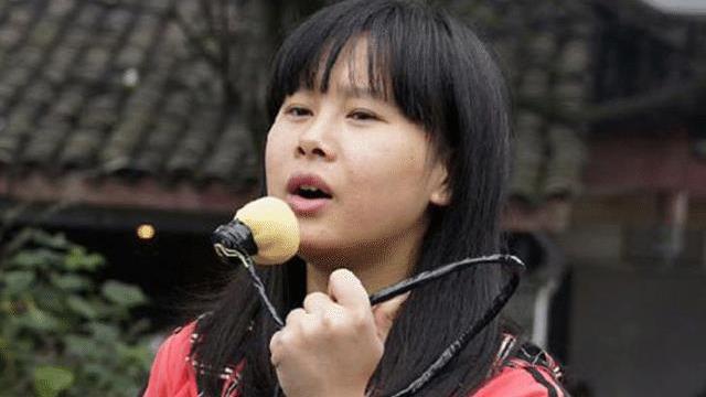 汶川地震中，她为救丈夫失去双腿，却遭丈夫抛弃，如今近况如何？