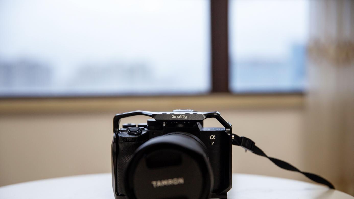 索尼|斯莫格兔笼进阶套件体验分享：提升索尼A7M4颜值、效率神器