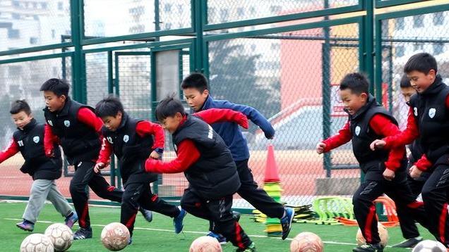 德容|中国足球乱象：足协领导儿子进队，挤掉专业球员，中超队也难幸免