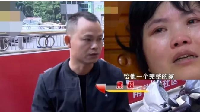 34岁云南女子瘫痪在床，且无父无母，相恋12年的男友，每天给她做饭洗澡