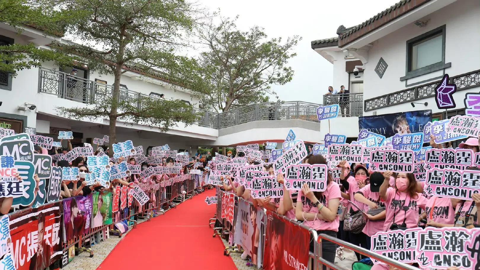 流行|香港最火歌坛盛宴沦为土味秀：MIRROR耍帅 冷门歌手摆酷