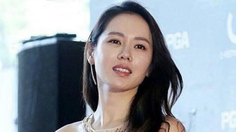 刘亦菲|刘亦菲身穿薄纱连衣裙撞衫韩国女神 ，“神仙姐姐”完胜