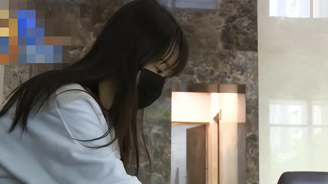 |楼上住户太折腾，小姑娘每晚熬夜，上楼理论：动静小点行吗？