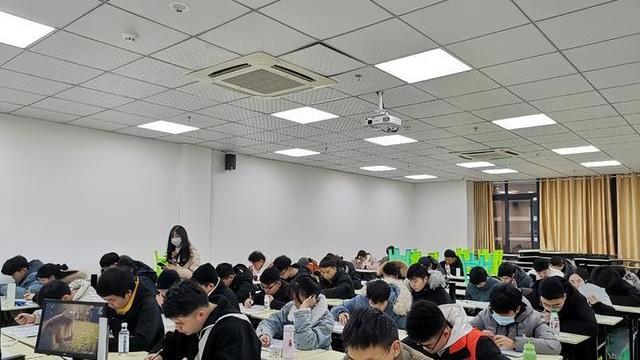 专升本|这年头简历不好投，学生因“专升本”被拒，后又被HR发信息辱骂