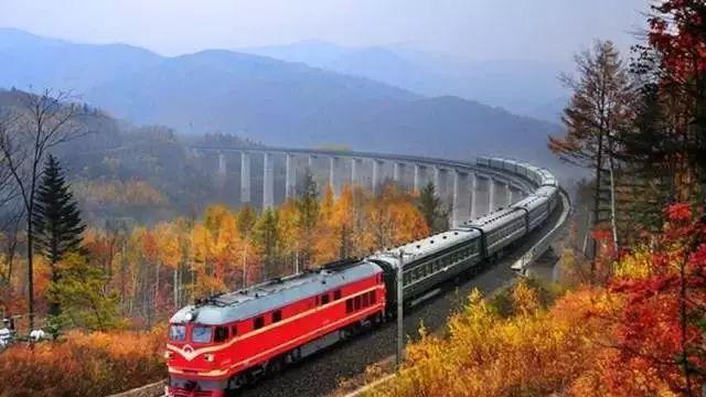 济南|坐上开往长白山的绿皮火车，风景美到不敢眨眼睛！