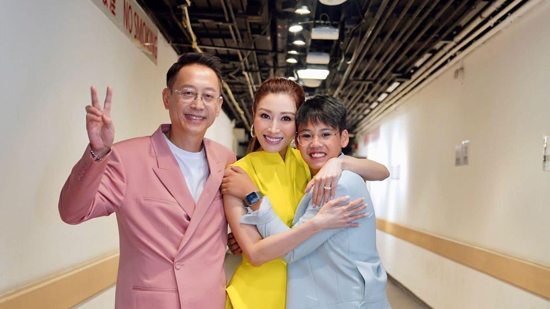 李嘉欣|李嘉欣晒全家合照，11岁儿子变了模样，悄悄长成“东南亚风格”