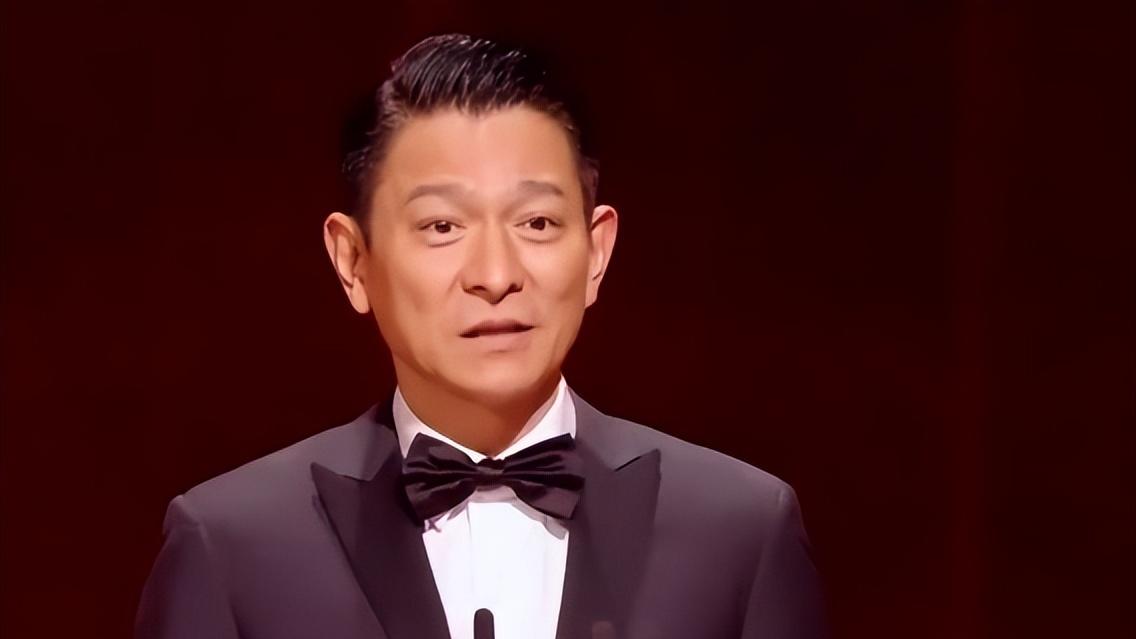 朱一龙|金鸡奖有趣瞬间：刘德华羞掩面，倪妮祝贺朱一龙，杨恩又碎碎念