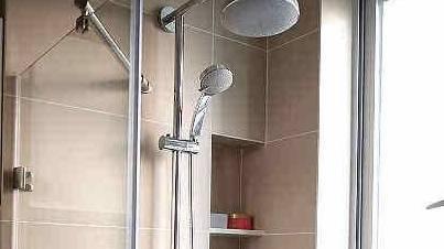 头次见有钱人在卫生间这样设计收纳，看完立马回家学装，太聪明了