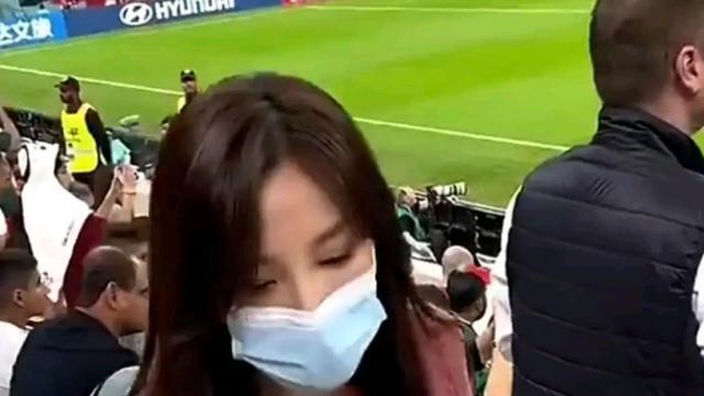 央视|央视美女主持现身世界杯，身材纤细颜值超高，拒绝粉丝合影引热议