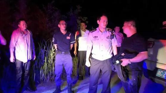 浙江省|邓刚都不敢这么玩！浙江仨男子钓鱼被困原始森林，无奈向警方求助