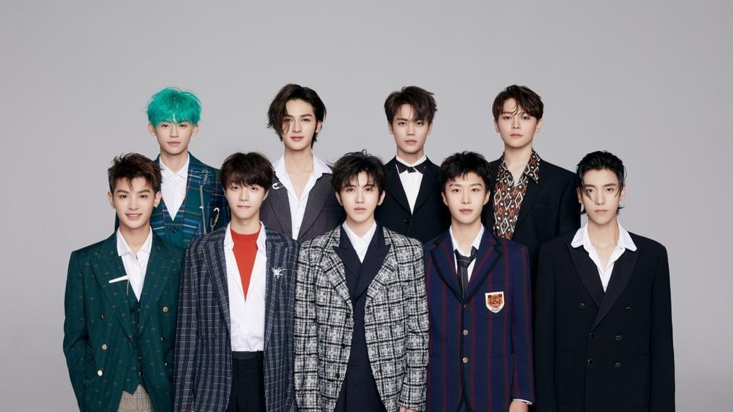 整容|前经纪公司公开蔡徐坤的整容费用，并分享他的旧照，引发网友热议