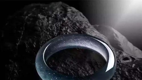 |无棉不成翠，无瑕不成玉，翡翠中的“冰雪女王”简直美出天际！