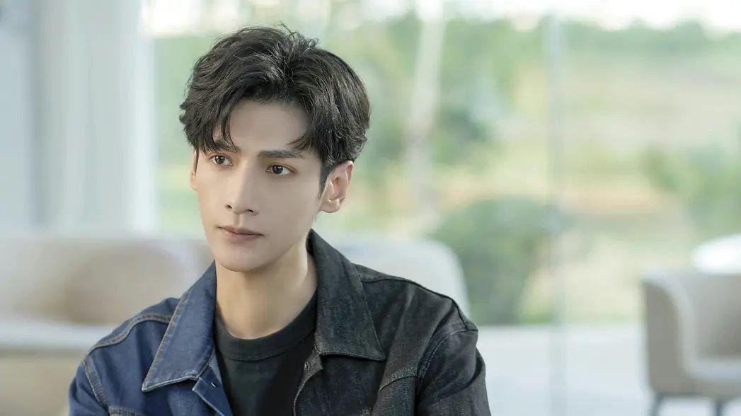 罗云熙|追光者上线长月烬明将播，罗云熙再接一部力作，弟控团队必出精品