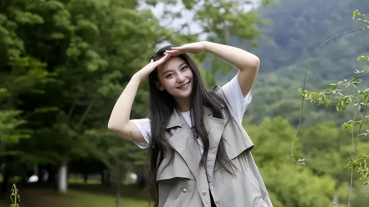女生穿露腰装遭大妈批评，结局叫人舒适