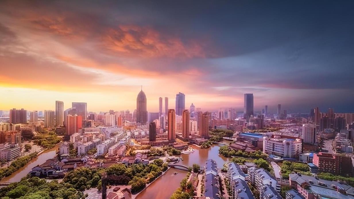 毛坯房|万亿房企还不起一亿贷款，融创能渡过难关吗