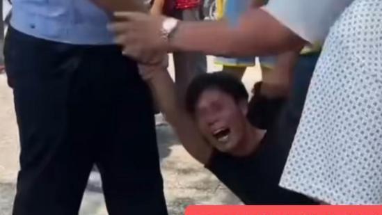 广东廉江男子以子女做赌注威胁前妻，竟将俩孩子扔江里致死亡