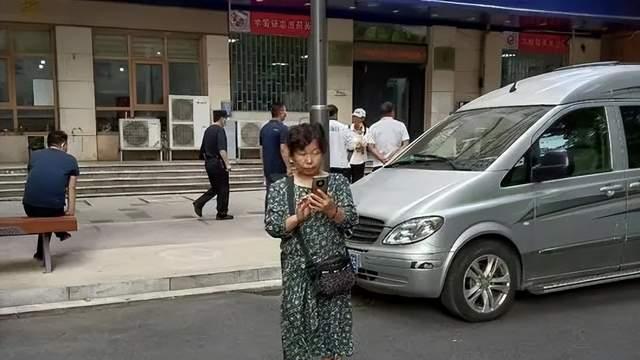 姚策|患难见真情？熊磊带公婆到商场买衣服，姚策堂嫂夸赞磊磊棒棒的