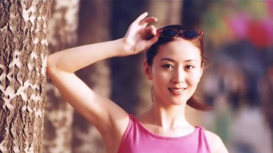 人体模特汤加丽：丈夫抛弃，父亲嫌弃，45岁仍单身，后悔了吗？