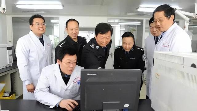 女子惨遭抛尸沉江，7个月男婴胎死腹中，只因脚踏三船？
