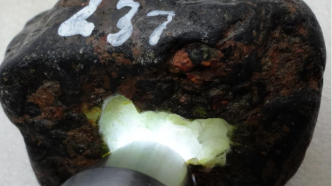 翡翠|翡翠新坑和老坑是什么意思？有什么区别？