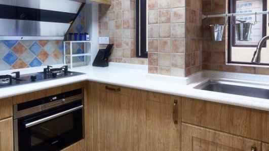 幸好当初老婆坚持阳台加高30公分，不然现在父母来就要睡地板了