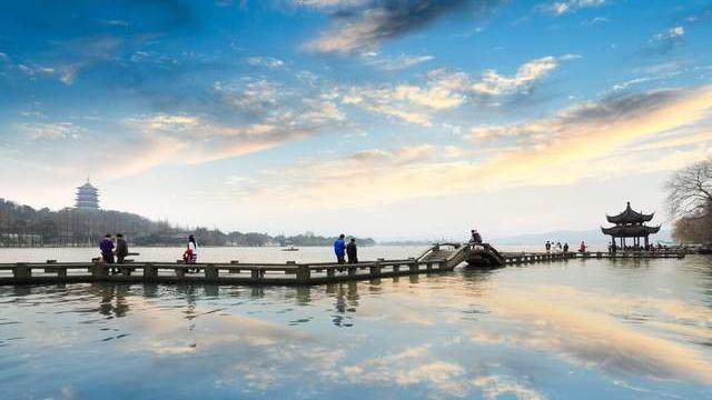 房价|居高不下的房价，是所有年轻人的噩梦