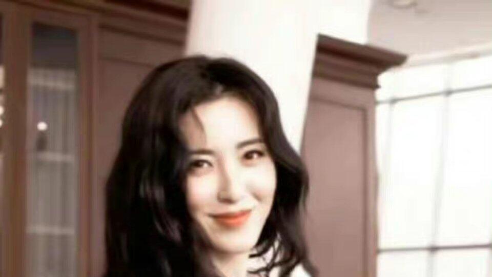 曾黎|曾黎其实“不上镜”？看看路人镜头下的她，就明白了