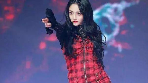 |她是内地脸皮最厚的演员，在国外赚不到钱了，又厚着脸回来捞金