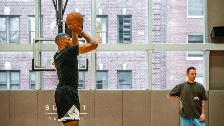 威斯布鲁克|威少做出改变！疯狂训练自己的投篮，为职业生涯延续寿命