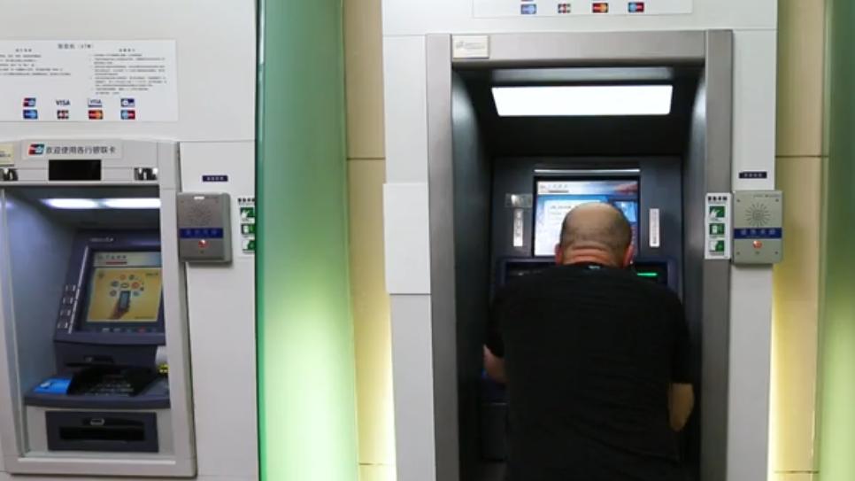 用900张死亡人员社保卡，套取养老金1700万