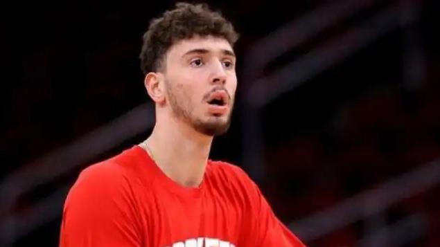 火箭培养机制太残酷，有防守弱点的申京，被卷入到一笔交易讨论中