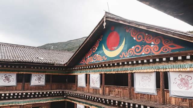 卓克|川西有座神秘的土司城堡，被誉为东方建筑明珠，毛主席曾在此住过