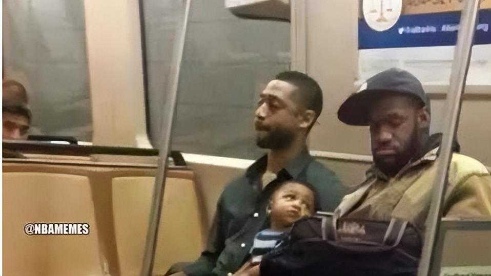 凯文·杜兰特|路人撞脸NBA球星：山寨版詹韦带孩子坐地铁，杜兰特有点辣眼了